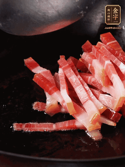 猪油润锅，下火腿煸香