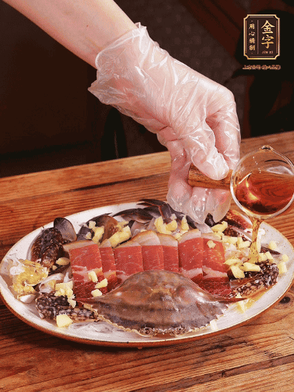 冷水上锅蒸12分钟（具体看蟹的大小），最后撒上葱丝、浇上热油即可